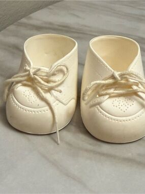 Cabbage patch kids doll cream tennis shoes